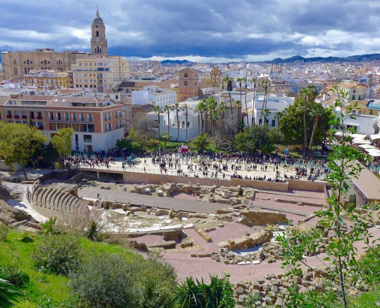 partes del teatro romano de Málaga